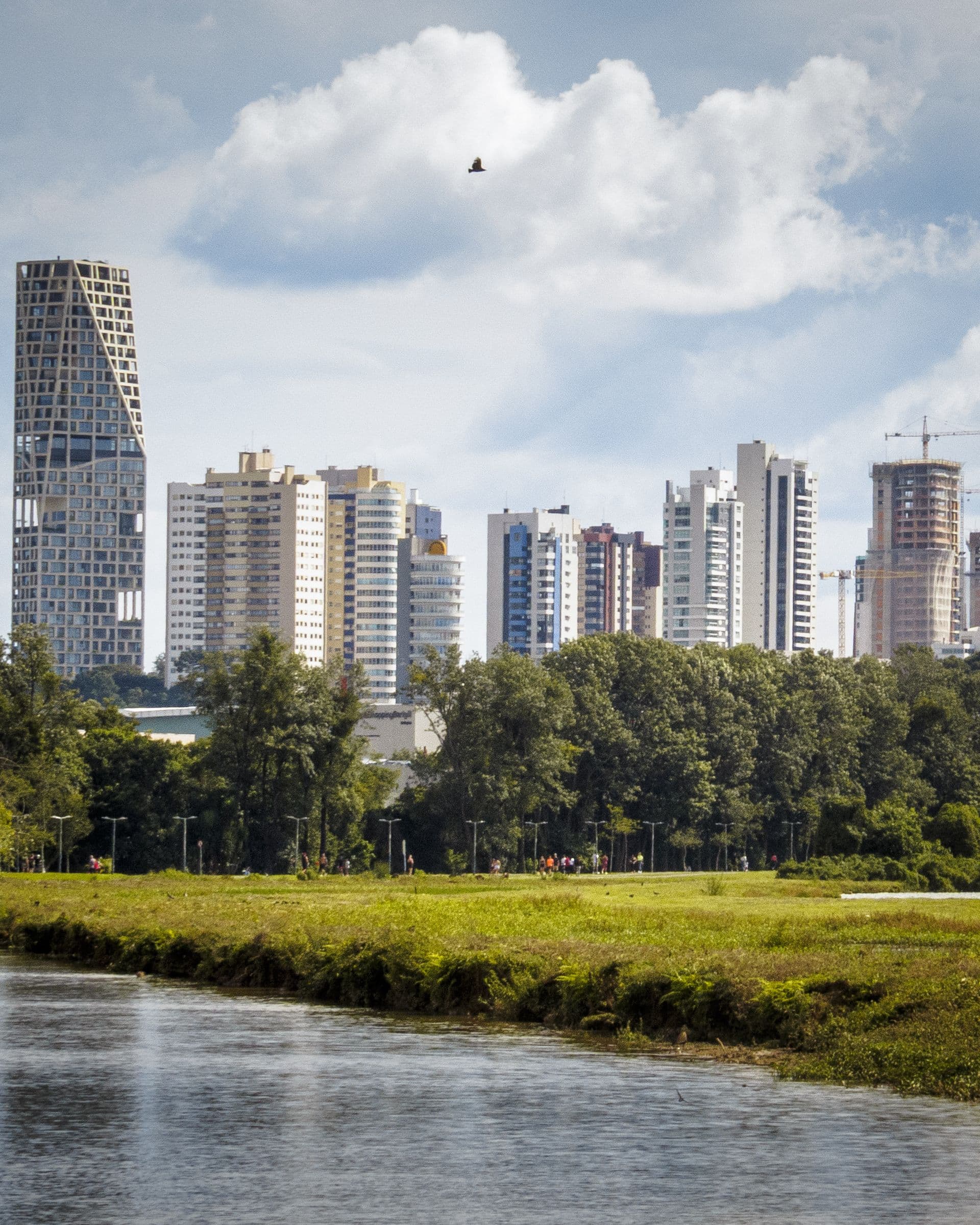 Vale a Pena Investir em Imóveis em Curitiba? Entenda as Oportunidades do Mercado - Imagem destacada do artigo